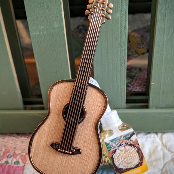 Bath & Body Guitar Plug in and Pina Colada Bundle